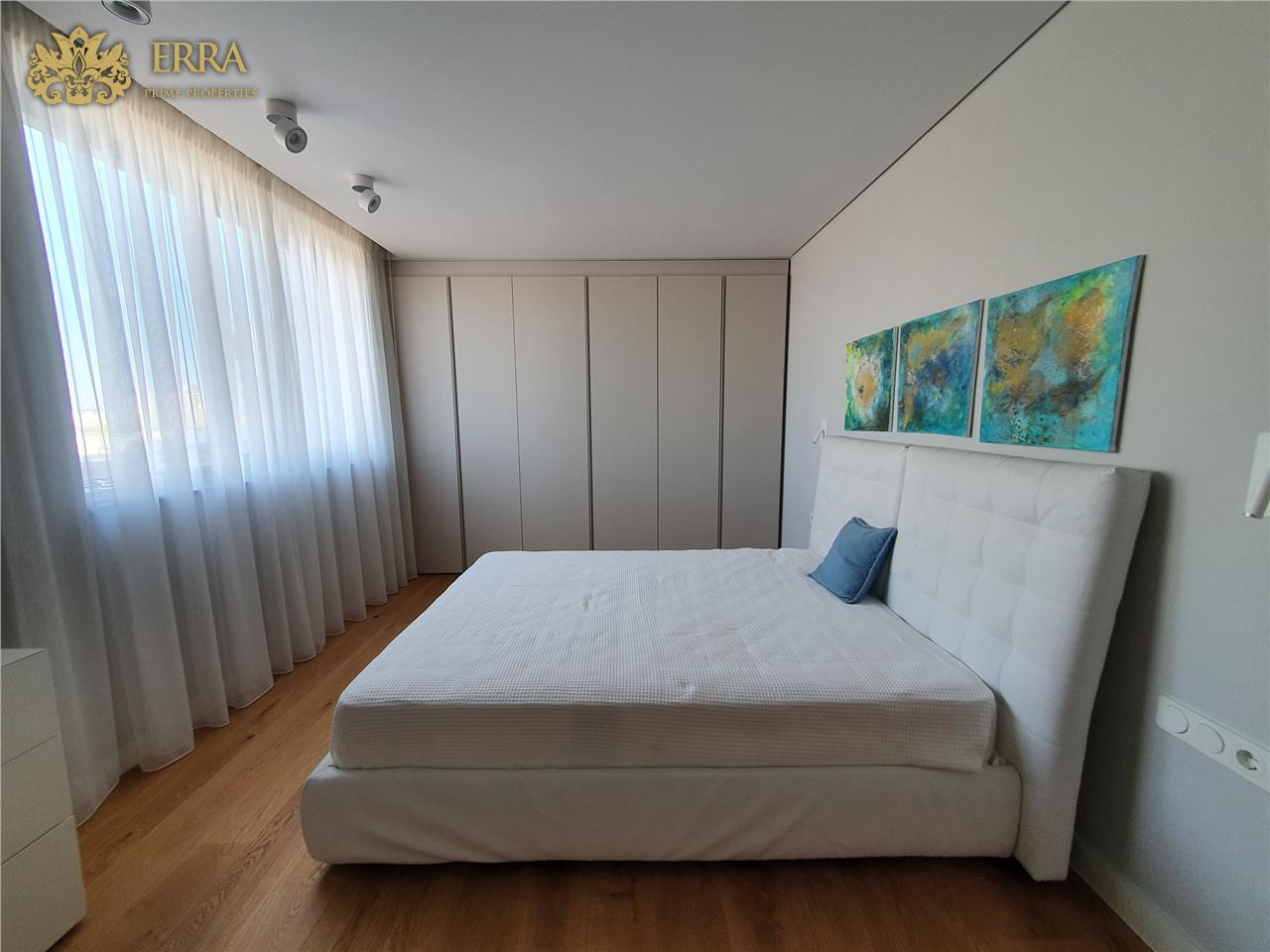 Spectacular view, spacious, bright 5 rooms apartment. 2 parking places. Floreasca