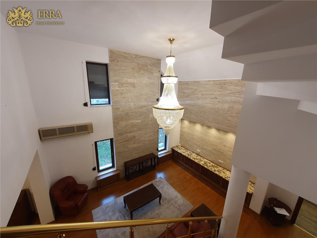 Villa with swimming pool,4 parking places,860 land Iancu Nicolae